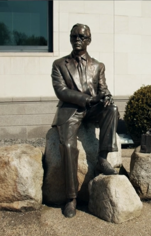 Statue of Frank Pantridge
